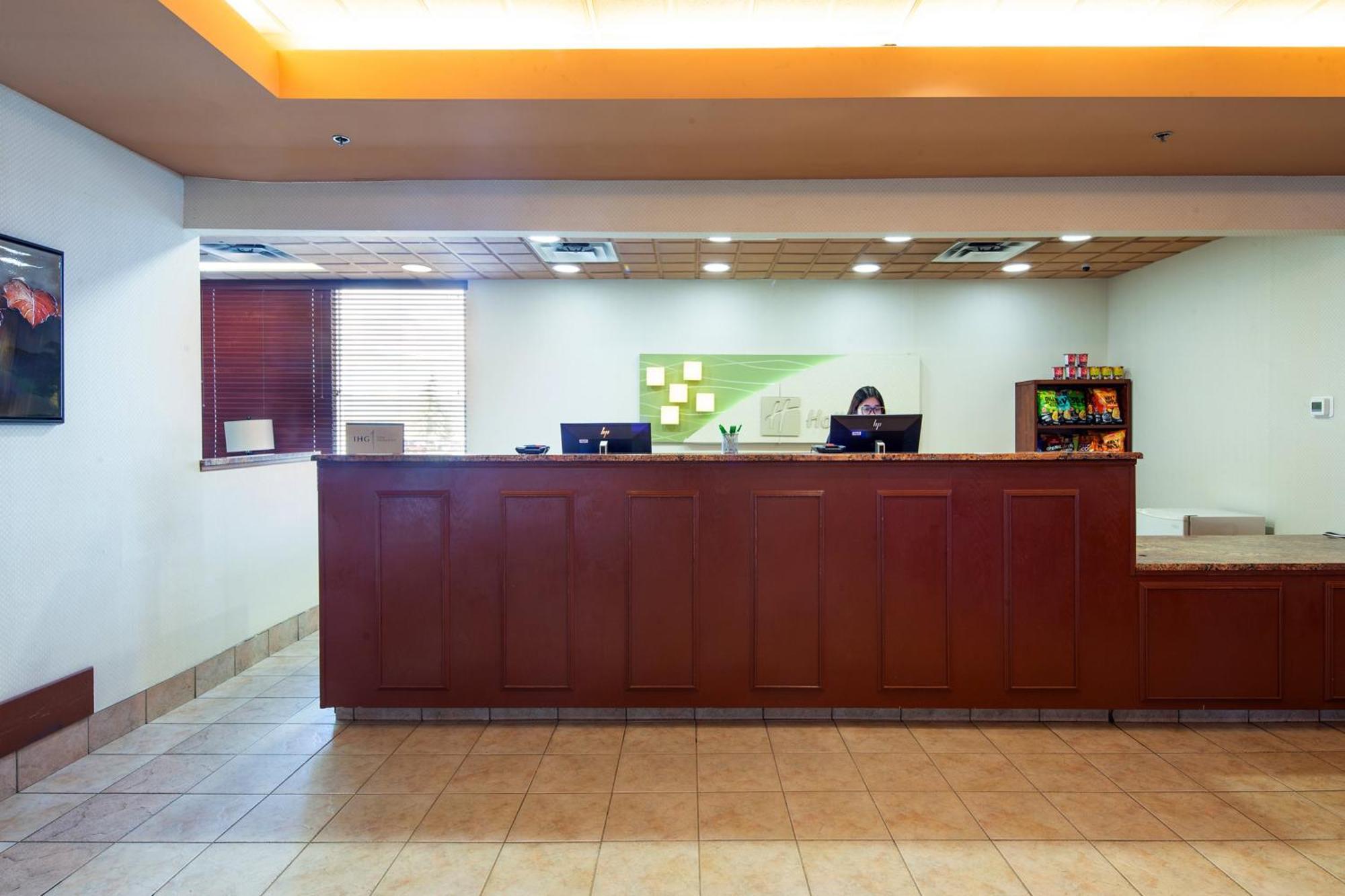Holiday Inn Hinton By Ihg Bagian luar foto
